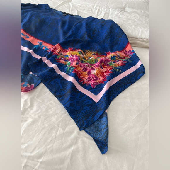 New BCBGMaxAzria Kei Scarf Print Poncho - Kimono Top - Picture 6 of 10